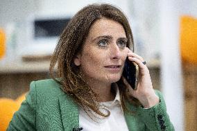 Marine Tondelier participates in a Victoires Populaires phoning session - Paris
