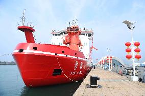 Xuelong 2 Research Ship