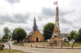 Paris 2024 - Wooden Eiffel Tower