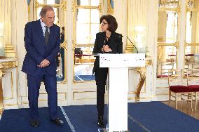 Oliver Stone Awarded At The Culture Ministry - Paris