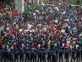 Students Continue To Protest In Dhaka