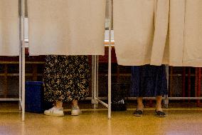 French Community In Lisbon, Portugal, Go To Vote For The Elections Legislatives At France In 2nd Round.