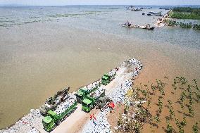 Work Begins Sealing Breach At Freshwater Lake - China