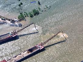 Work Begins Sealing Breach At Freshwater Lake - China