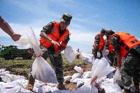 Work Begins Sealing Breach At Freshwater Lake - China