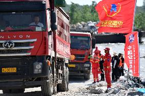 (SpotNews)CHINA-HUNAN-DONGTING LAKE-DIKE BREACH-BLOCKING (CN)