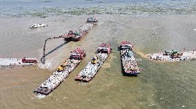 (SpotNews)CHINA-HUNAN-DONGTING LAKE-DIKE BREACH-BLOCKING (CN)