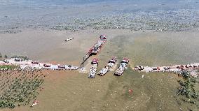 (SpotNews)CHINA-HUNAN-DONGTING LAKE-DIKE BREACH-BLOCKING (CN)