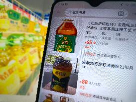 Illustration China Grain Storage Jinding Edible Oil