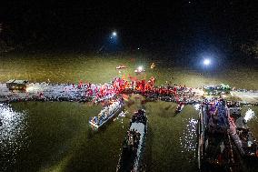 PhotoFlash | China seals dike breach at its second-largest freshwater lake