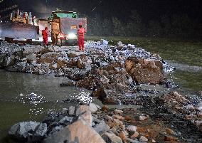 PhotoFlash | China seals dike breach at its second-largest freshwater lake