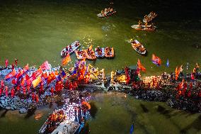 PhotoFlash | China seals dike breach at its second-largest freshwater lake