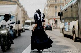 PFW - Viktor and Rolf Street Style