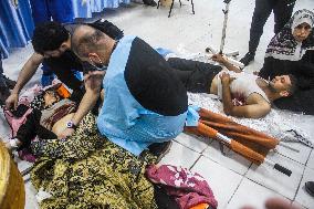 MIDEAST-GAZA CITY-ISRAEL-ATTACKS-INJURED PEOPLE