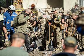 Children's Hospital Hit As Russian Strikes Kill Dozens - Kyiv