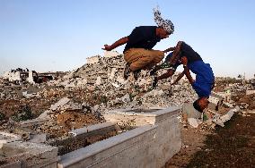 Parkour in Gaza Among Ruins of Bombed Building Amid Hamas-Israel Conflict