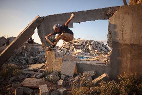 Parkour in Gaza Among Ruins of Bombed Building Amid Hamas-Israel Conflict