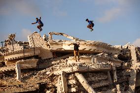 Parkour in Gaza Among Ruins of Bombed Building Amid Hamas-Israel Conflict