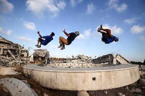 Parkour in Gaza Among Ruins of Bombed Building Amid Hamas-Israel Conflict