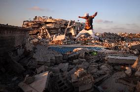 Parkour in Gaza Among Ruins of Bombed Building Amid Hamas-Israel Conflict