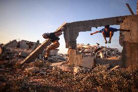 Parkour in Gaza Among Ruins of Bombed Building Amid Hamas-Israel Conflict