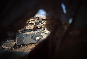 Parkour in Gaza Among Ruins of Bombed Building Amid Hamas-Israel Conflict