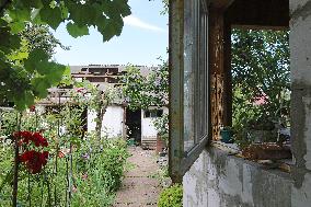 Russian missile attack damages houses in Kyivs Sviatoshynskyi districtRussian missile attack damages houses in Kyivs Sviatoshyns