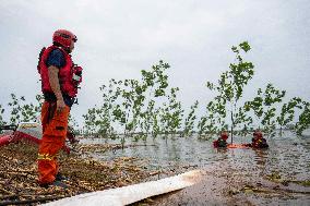 (SpotNews)CHINA-HUNAN-DONGTING LAKE-FLOODWATER-DRAINAGE (CN)