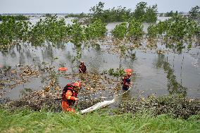 (SpotNews)CHINA-HUNAN-DONGTING LAKE-FLOODWATER-DRAINAGE (CN)