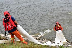 (SpotNews)CHINA-HUNAN-DONGTING LAKE-FLOODWATER-DRAINAGE (CN)