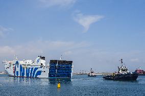 The First Passengers Evacuated From The 'Tenacia' Arrive - Valencia