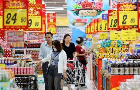 Customers Shop at A Supermarket in Zaozhuang