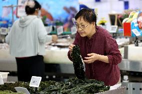 Customers Shop at A Supermarket in Zaozhuang