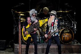 ZZ Top Performs - Paris