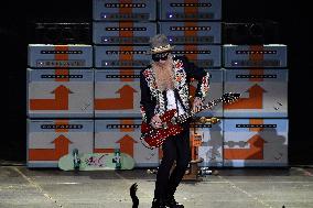 ZZ Top Performs - Paris