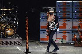 ZZ Top Performs - Paris