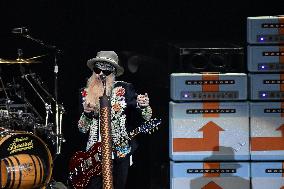 ZZ Top Performs - Paris