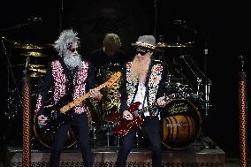 ZZ Top Performs - Paris