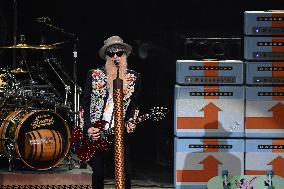 ZZ Top Performs - Paris