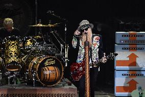 ZZ Top Performs - Paris