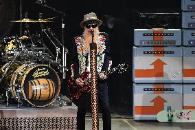 ZZ Top Performs - Paris