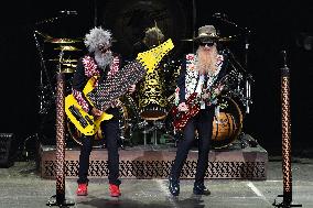 ZZ Top Performs - Paris