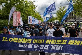 Metalworkers’ Union General Strike Resolution Rally In Seoul