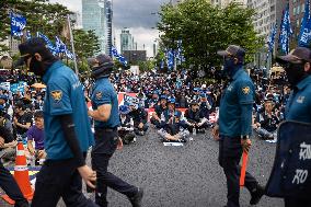 Metalworkers’ Union General Strike Resolution Rally In Seoul