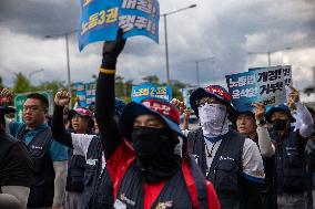 Metalworkers’ Union General Strike Resolution Rally In Seoul