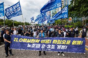 Metalworkers’ Union General Strike Resolution Rally In Seoul