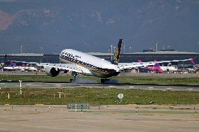 Diverse aircraft landing