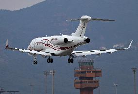 Diverse aircraft landing