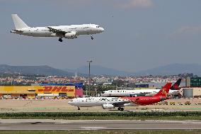 Diverse aircraft landing