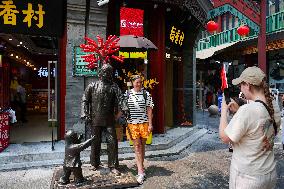 "Laowai" in China | China sees surge of foreign travelers following transit visa-free policies